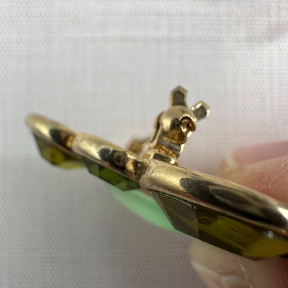 Vintage Gold-Tone Brooch with Green Glass Rhinestones 1.5" x 1.5" - Picture 7 of 7